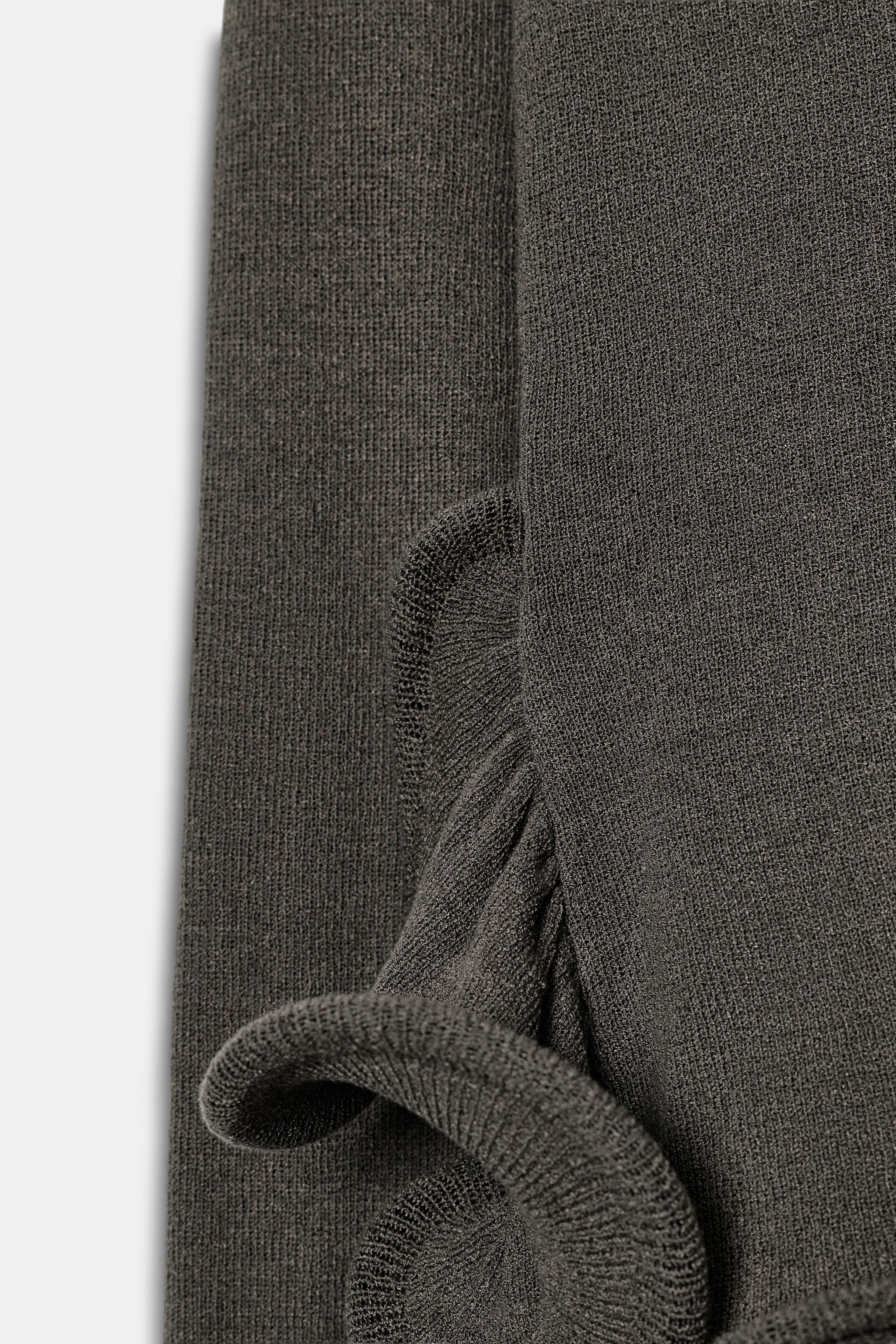 PULL EN MAILLE À VOLANT